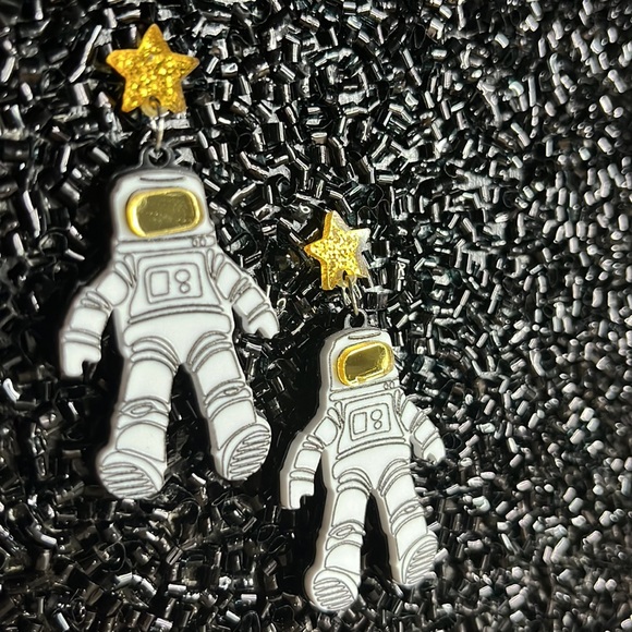Astronaut Dangle Earrings(For Pierced)Ears Only - Picture 6 of 12